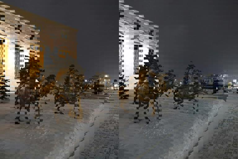 Interactive Light Sculpture Sparks Curiosity at Waterfront Pier